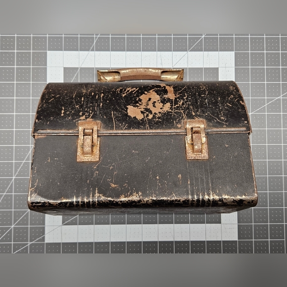 DOME TOP LUNCH BOX - CIRCA 1940 - PATENTS PENDING - THERMOS CLIP - NICE PATINA - Picture 14 of 15